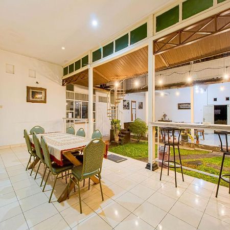 D'Talent Hotel Yogyakarta Extérieur photo