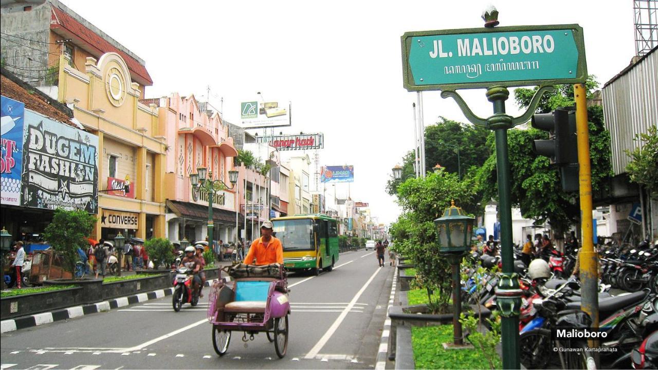 D'Talent Hotel Yogyakarta Extérieur photo