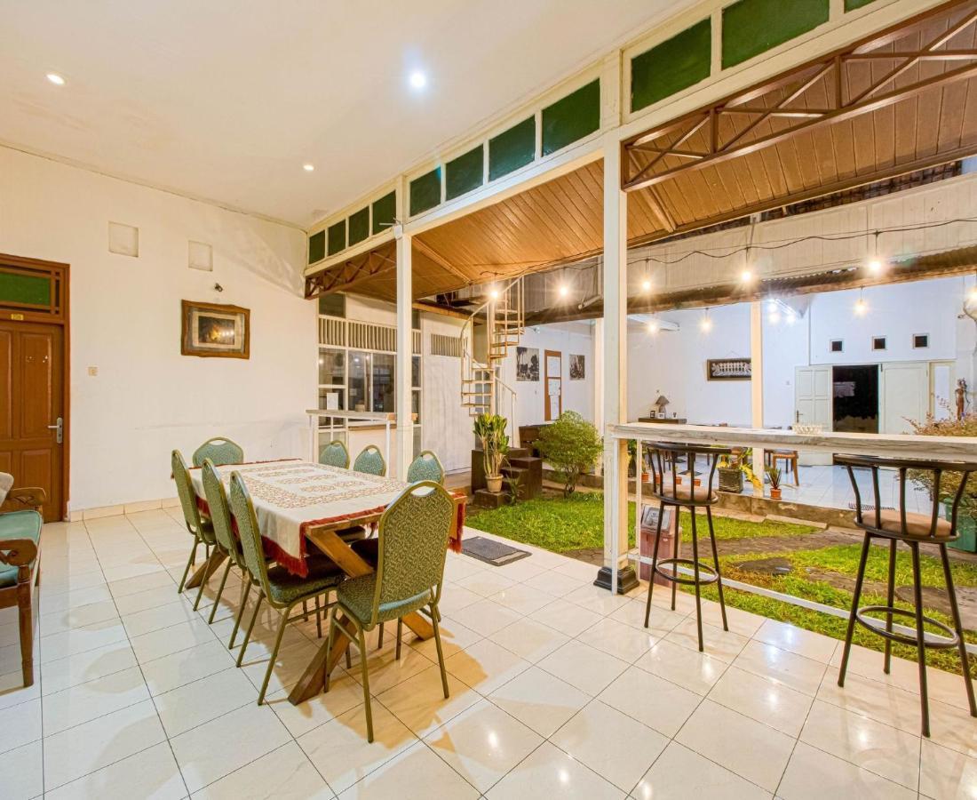 D'Talent Hotel Yogyakarta Extérieur photo