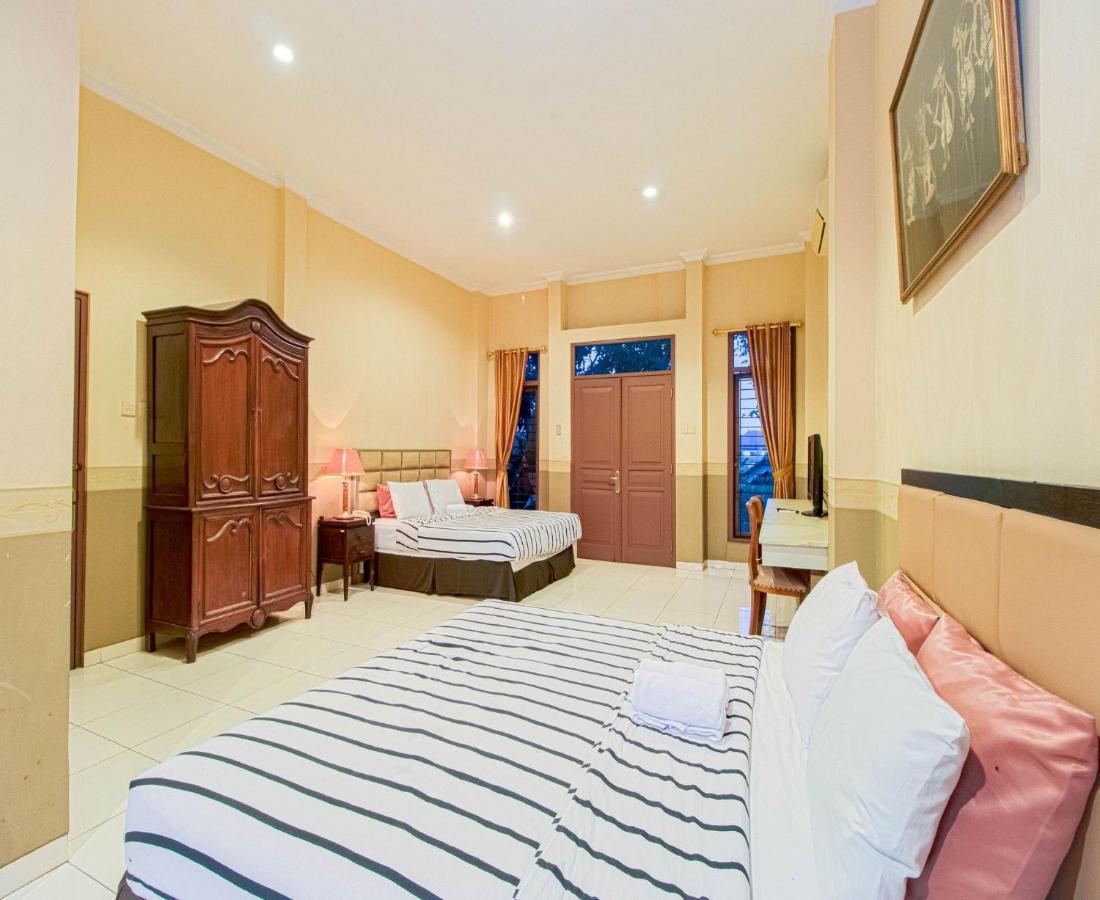 D'Talent Hotel Yogyakarta Extérieur photo