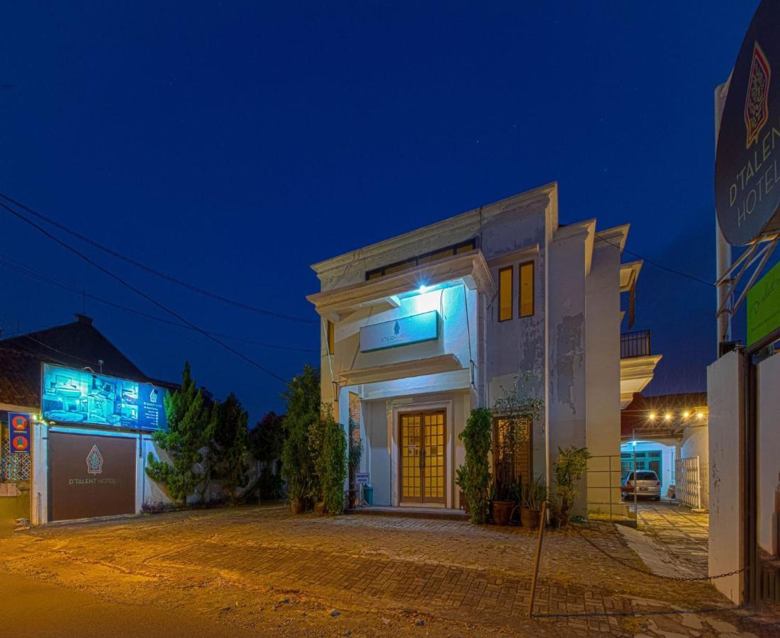 D'Talent Hotel Yogyakarta Extérieur photo