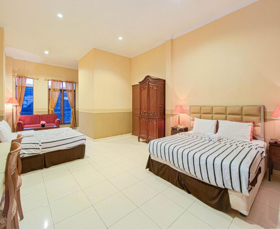 D'Talent Hotel Yogyakarta Extérieur photo