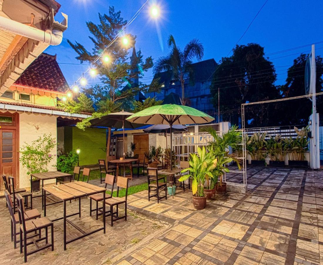 D'Talent Hotel Yogyakarta Extérieur photo