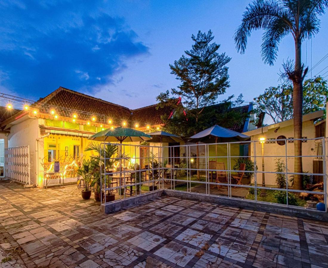 D'Talent Hotel Yogyakarta Extérieur photo