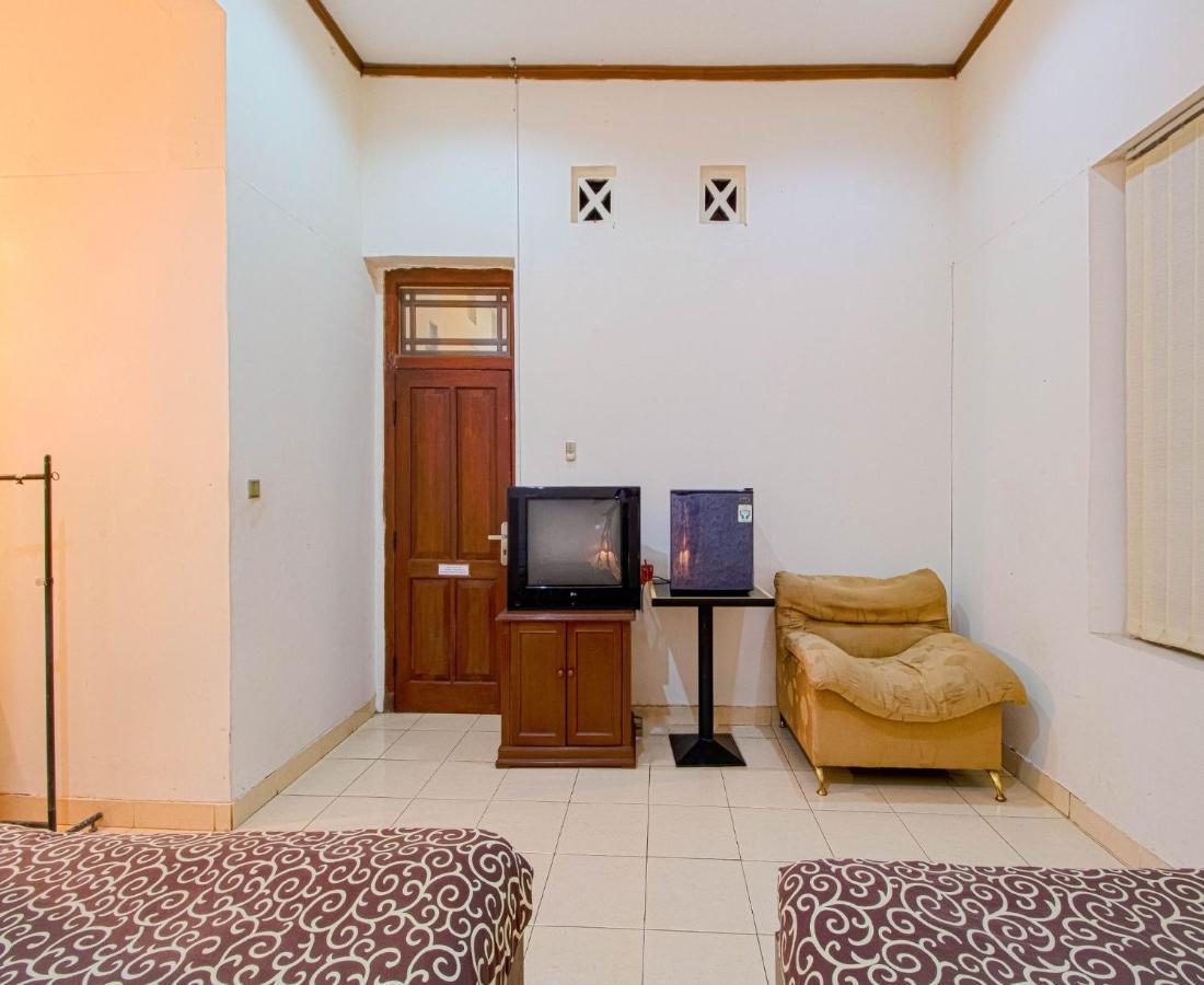 D'Talent Hotel Yogyakarta Extérieur photo