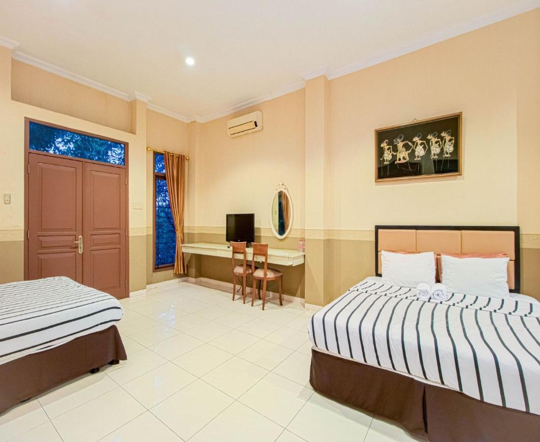 D'Talent Hotel Yogyakarta Extérieur photo